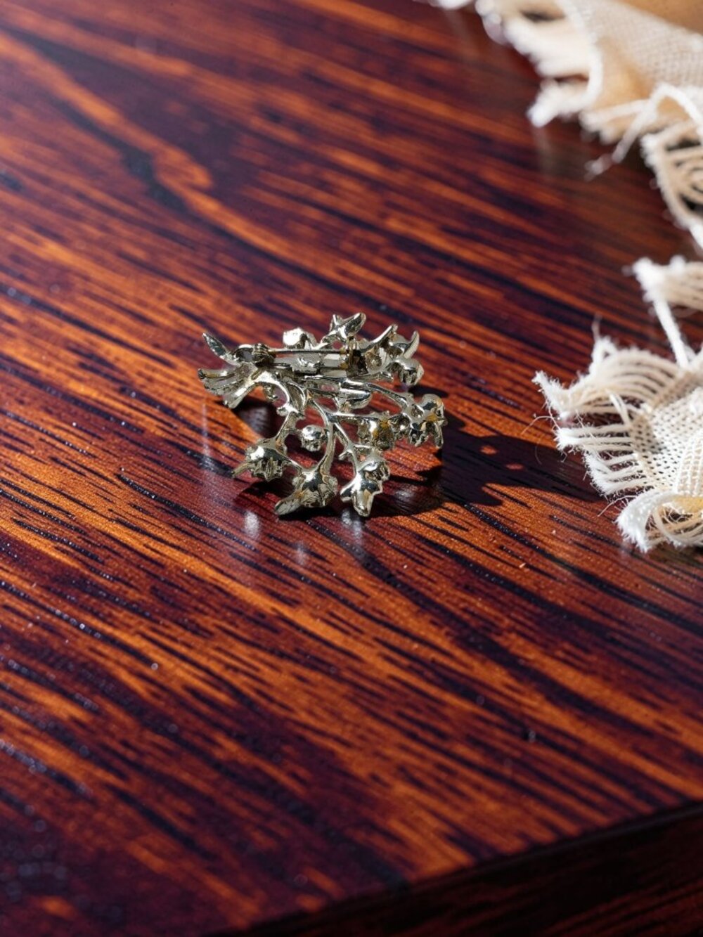 Vintage Floral Rhinestone Bouquet Design Silver Tone Jewelry Brooch.